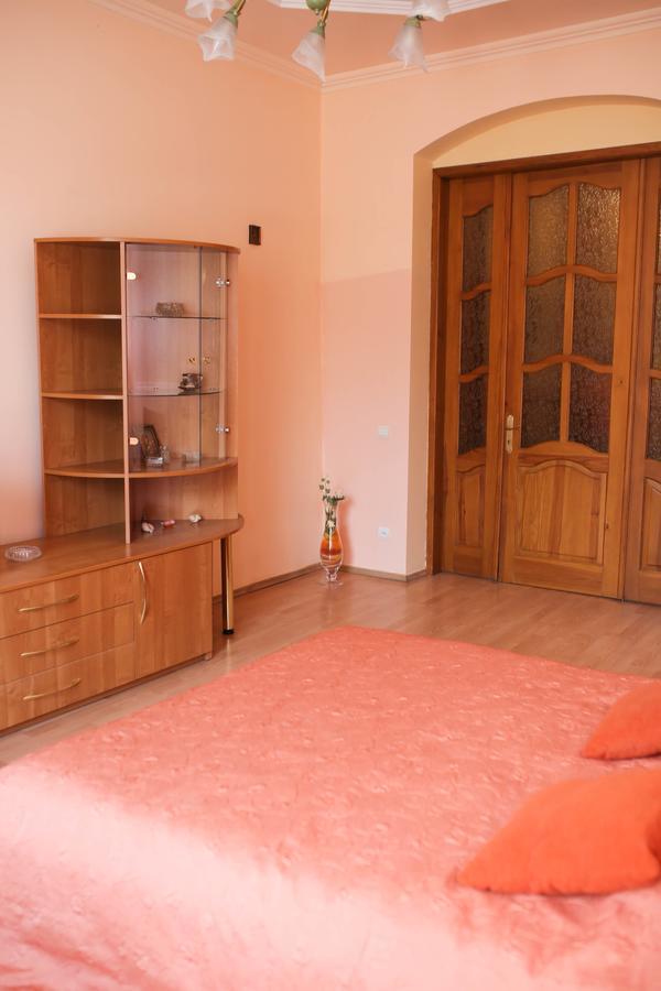 Apartment Near St. Elizabeth Church Lviv Exteriör bild